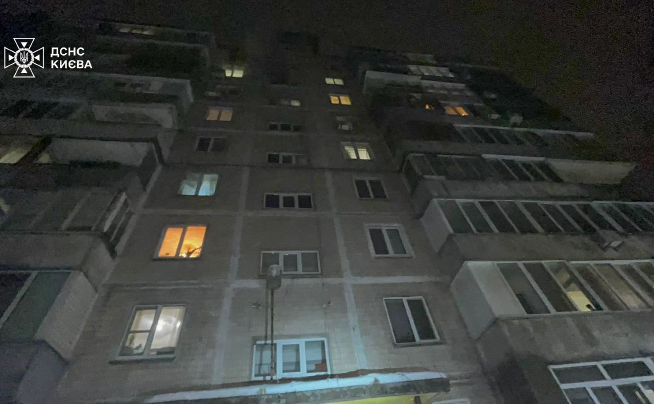 ДСНС показало під’їзд, де жінка згоріла живцем. Фото: ДСНС