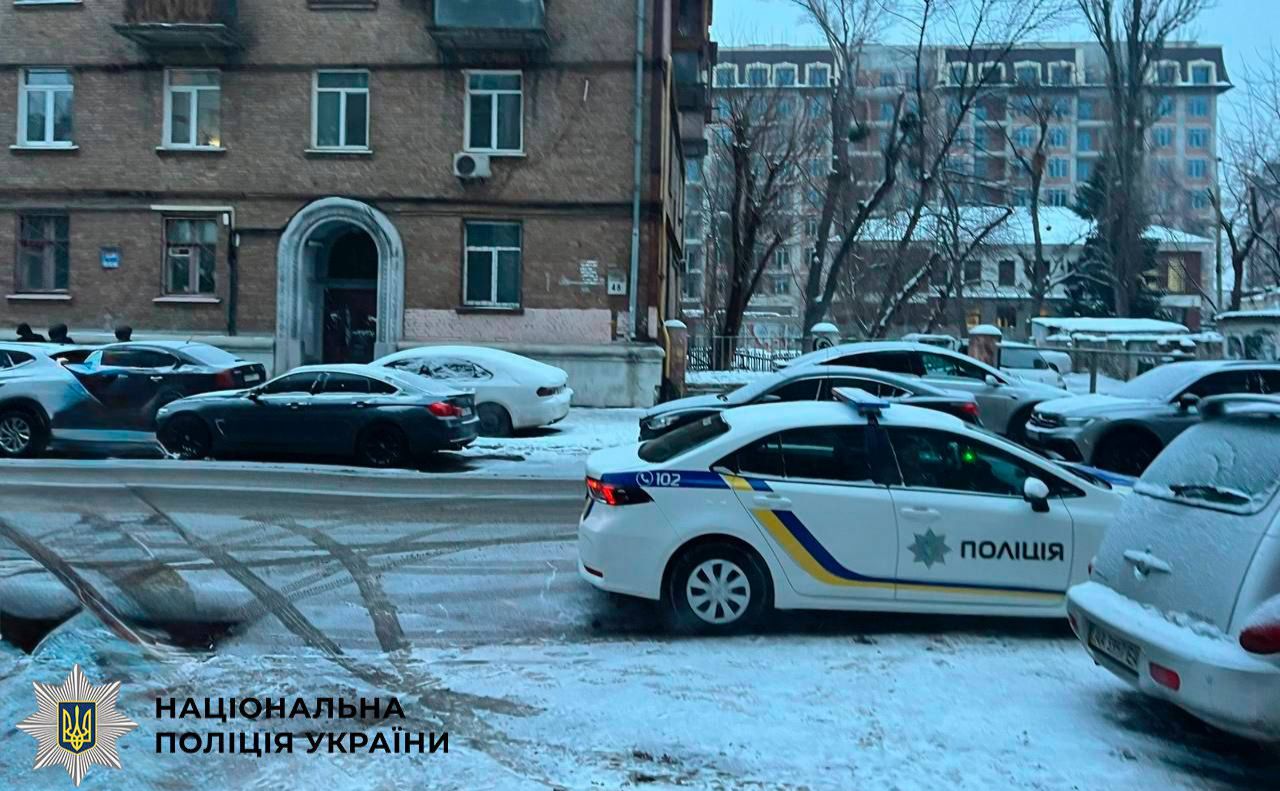 Той самий будинок на Подолі, де померла жінка. Фото: Нацполіція
