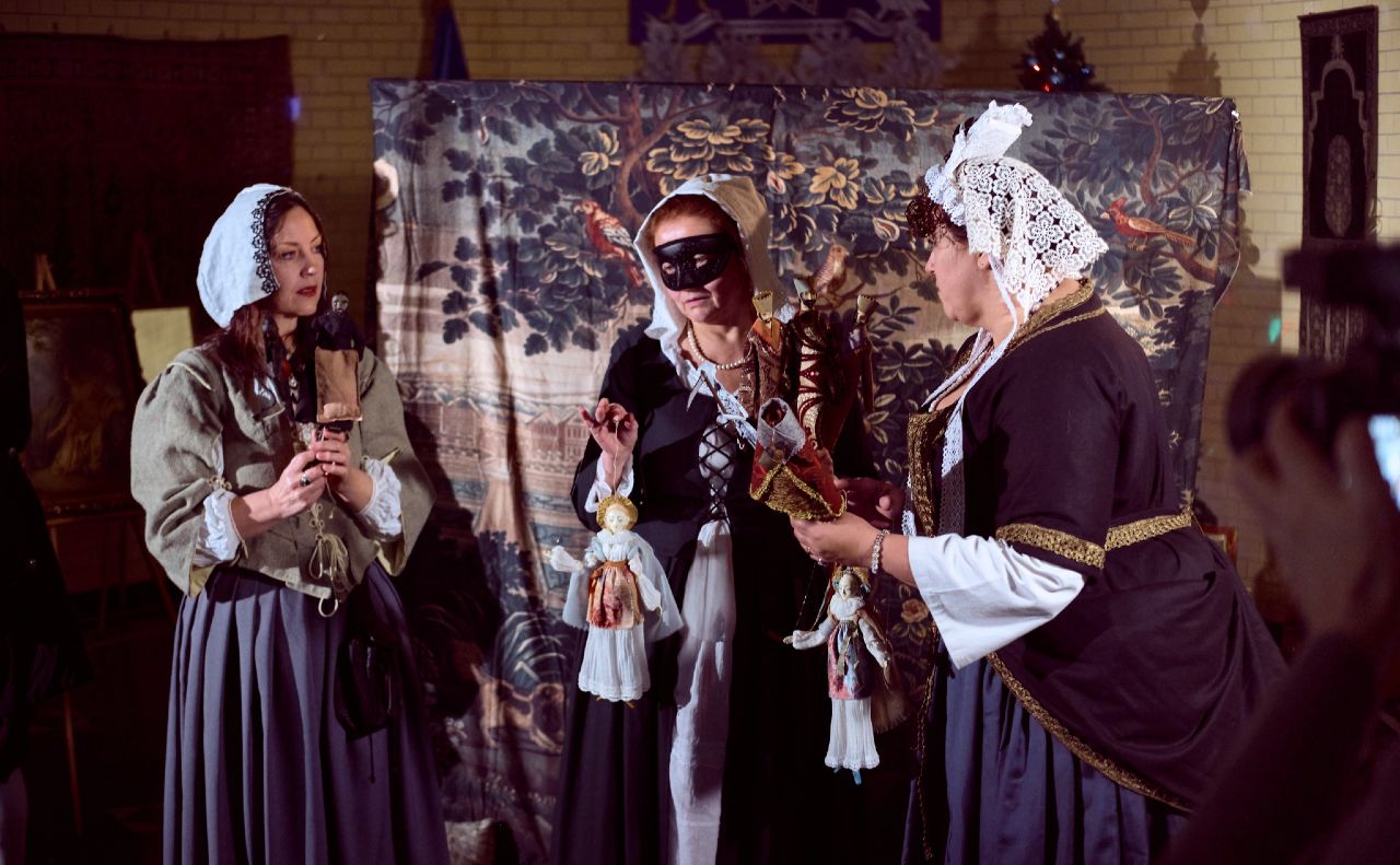 Ляльки і їхні ляльководки. Фото зі сторінки Інесси Кужом