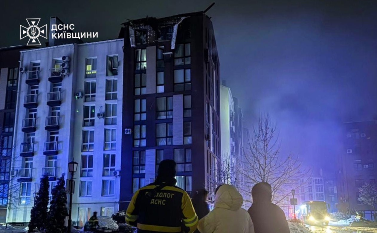 Дрон влучив у багатоповерхівку ЖК «Білий шоколад». Фото: поліція