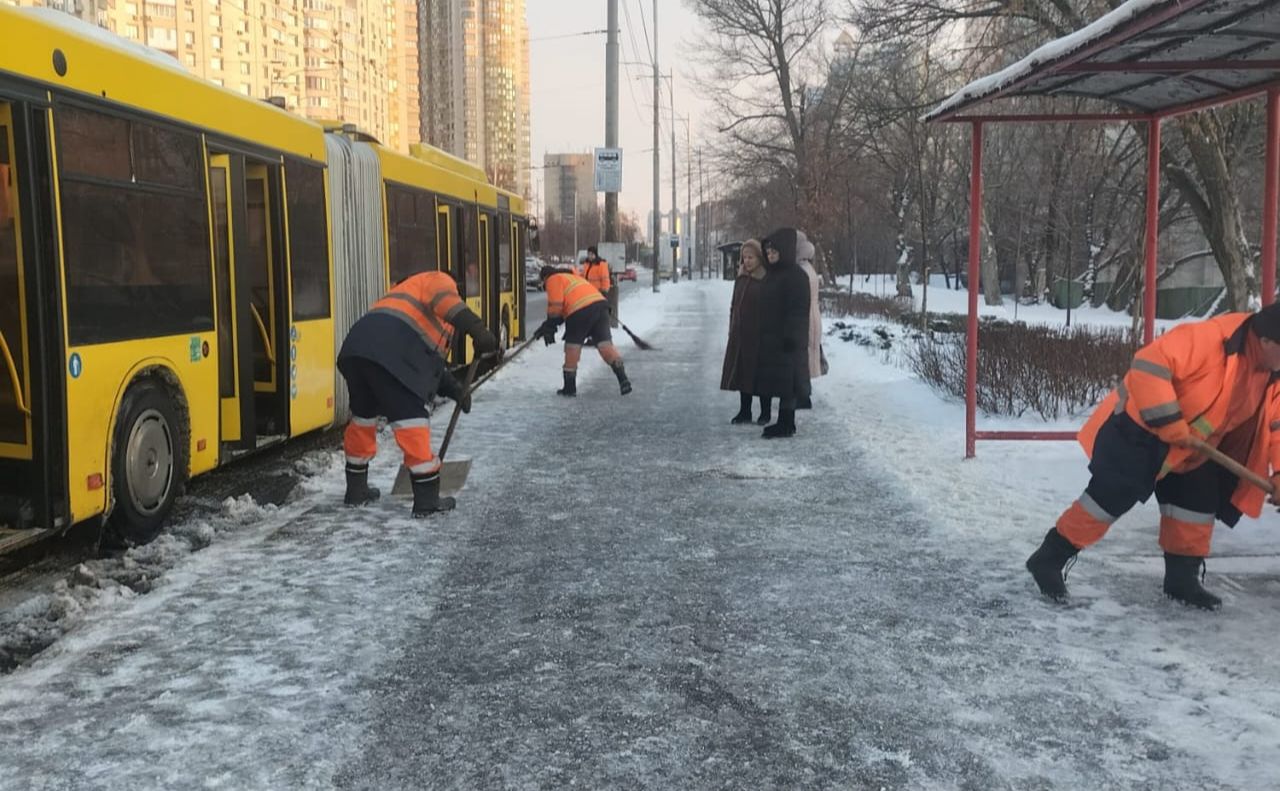 Особлива увага до зупинок. Фото: Київавтодор