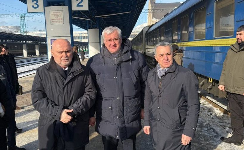 Глава ОБСЄ та міністр закордонних справ Швейцарії Ігнаціо Кассіс разом із генеральним секретарем організації Ферідуном Сінірліоглу та міністором закордонних справ України Андрієм Сибігою. Фото: Х/Ignazio Cassis
