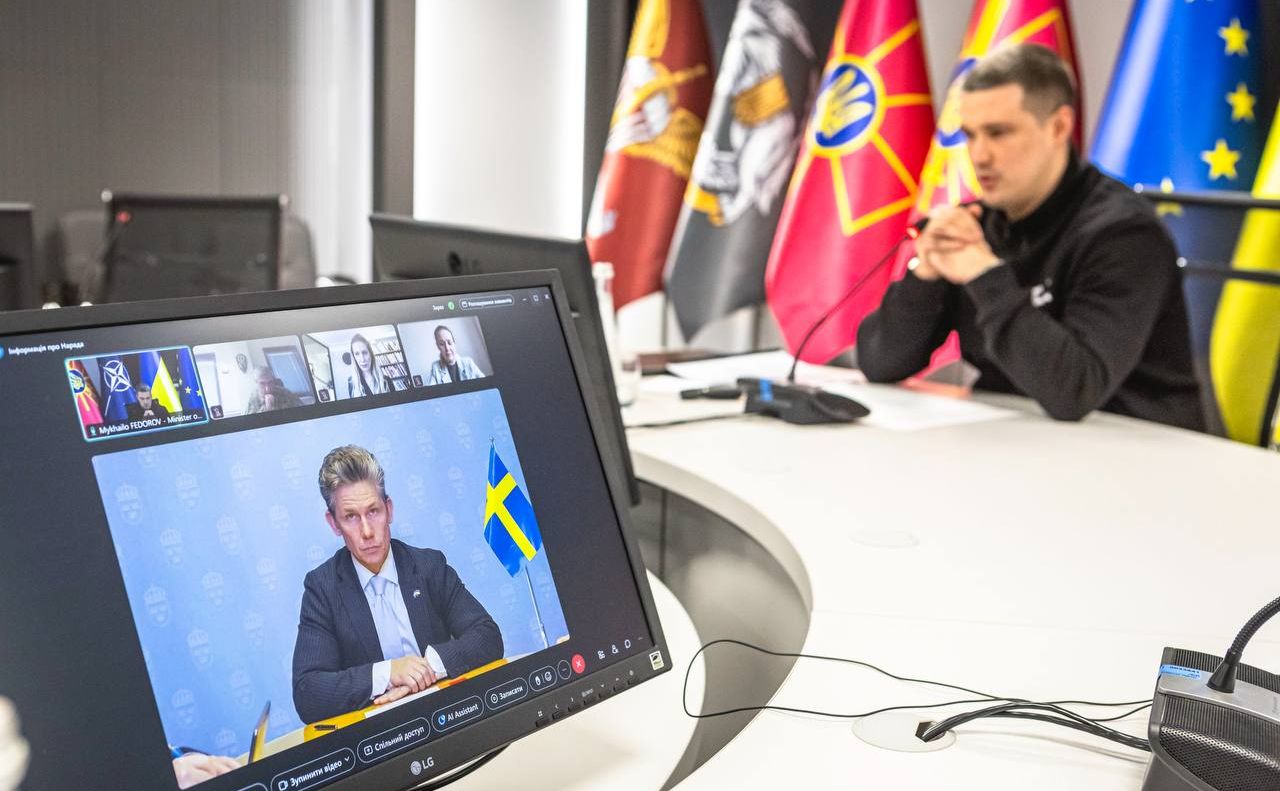 Розмова Міністра оборони України Михайла Федорова та Міністра оборони Швеції. Фото: mod.gov.ua