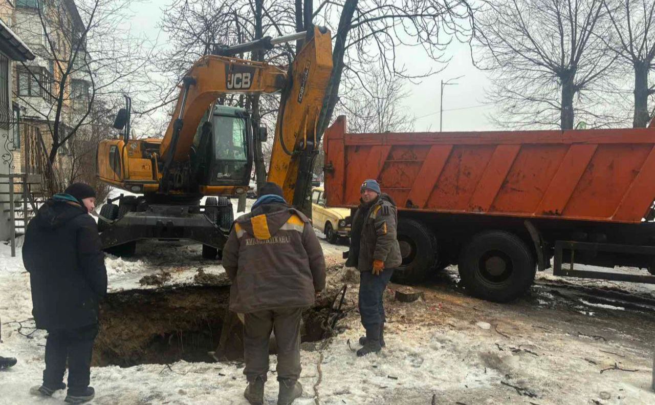 Фахівці з Житомира рятують киян. Фото: Київводоканал