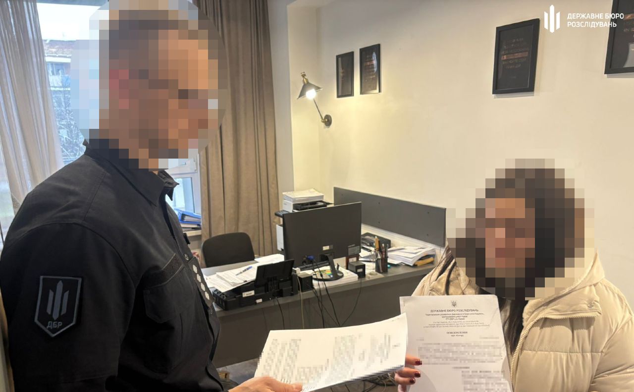 Правоохоронці повідомили про підозру операторці районного ТЦК