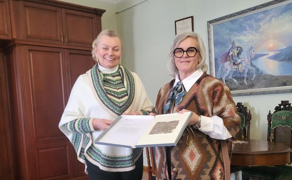Неля Куковальська отримала факсимільну копію унікального документа
