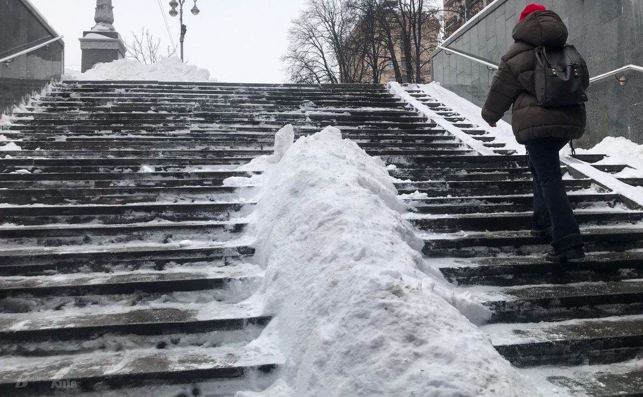 Столицю замело снігом. Фото: Олексій Самсонов