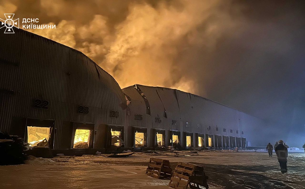 Ворог знищує все, до чого може дотягнутися. Фото: ДСНС