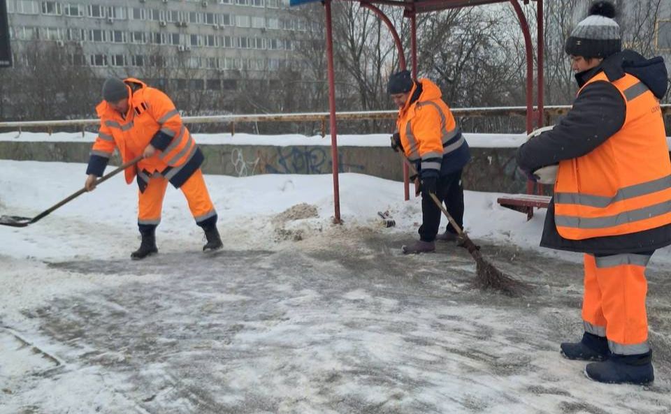 Посилена увага до зупинкових комплексів. Фото: Київавтодор