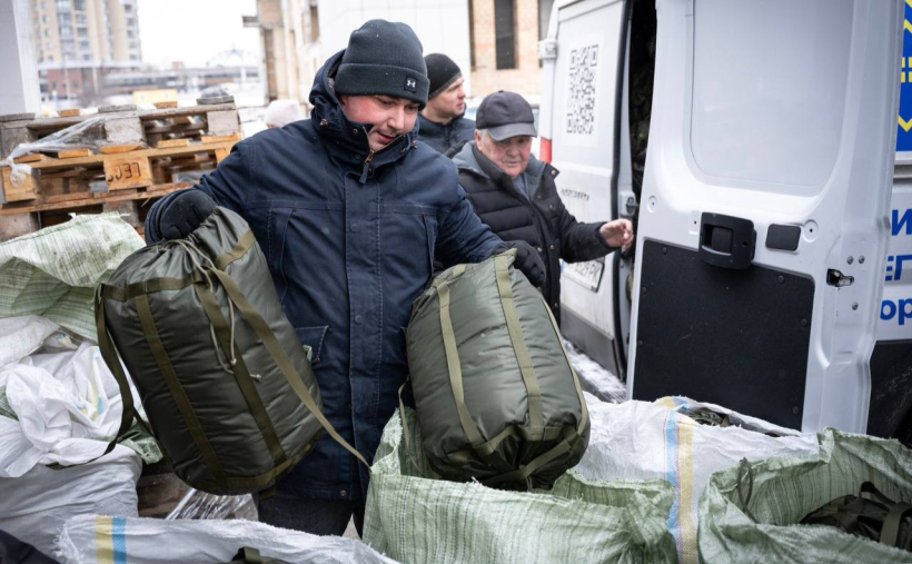 Понад 30 тисяч людей отримали пакунки тепла. Фото: Урядовий портал