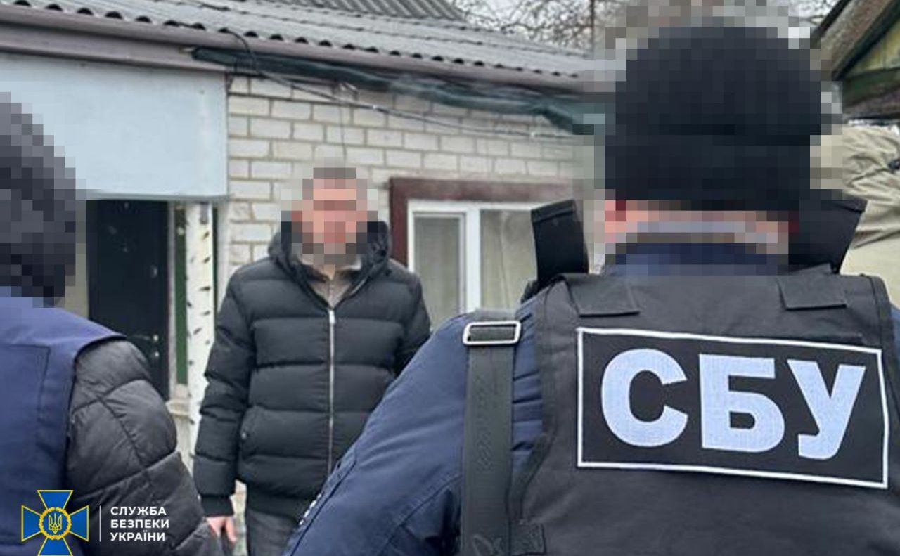 Момент затримання СБУ псевдо блогера. Фото: СБУ