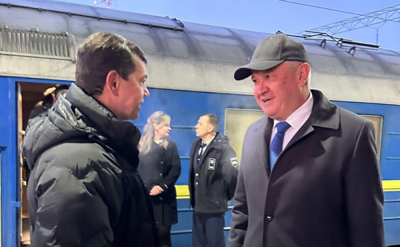 Вітальну зустріч назвали символічною: «Bine ați revenit! Раді вітати знову. Фото: Укрзалізниця