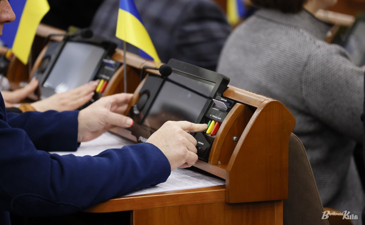Під час голосування. Фото Бориса Корпусенка