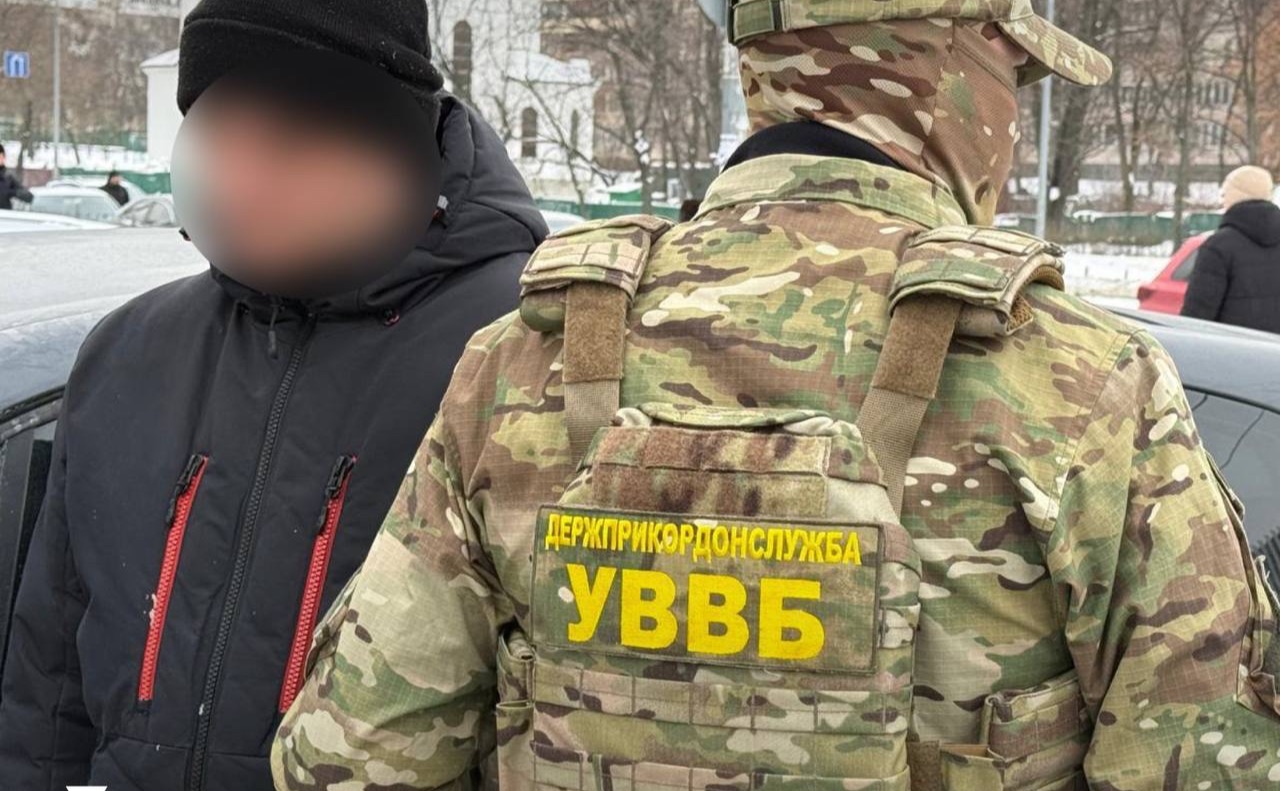 Обіцяв «тихе місце служби» за $6000: у ДПСУ затримали старшого офіцера