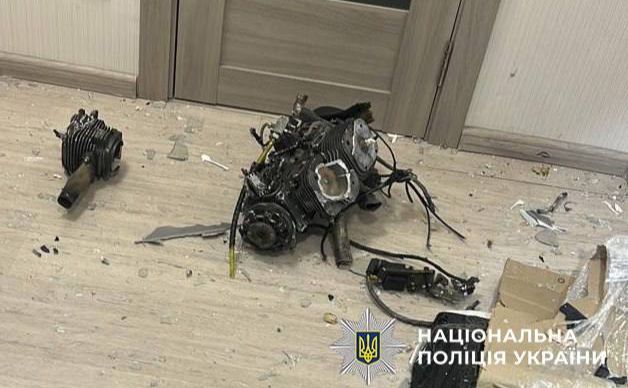 В одній з квартир вилучили реактивний двигун безпілотника. Фото: поліція Києва