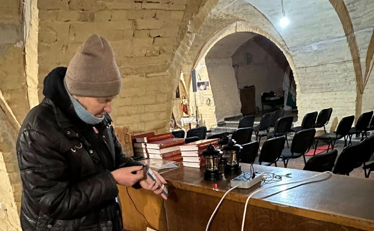 Тут можна зарядити гаджети та випити гарячого чаю. Фото: Римсько-католицька парафія святого Миколая