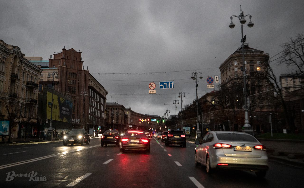 На пекламних носіях вимикають освітлення. Ілюстративне фото: Олексій Самсонов