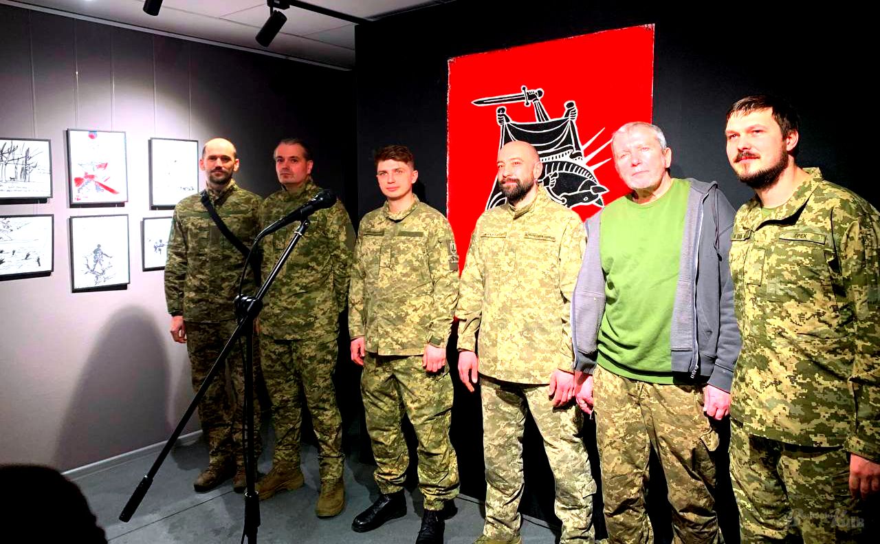 Шестеро авторів художніх робіт про війну. Фото: Ольга Скотнікова
