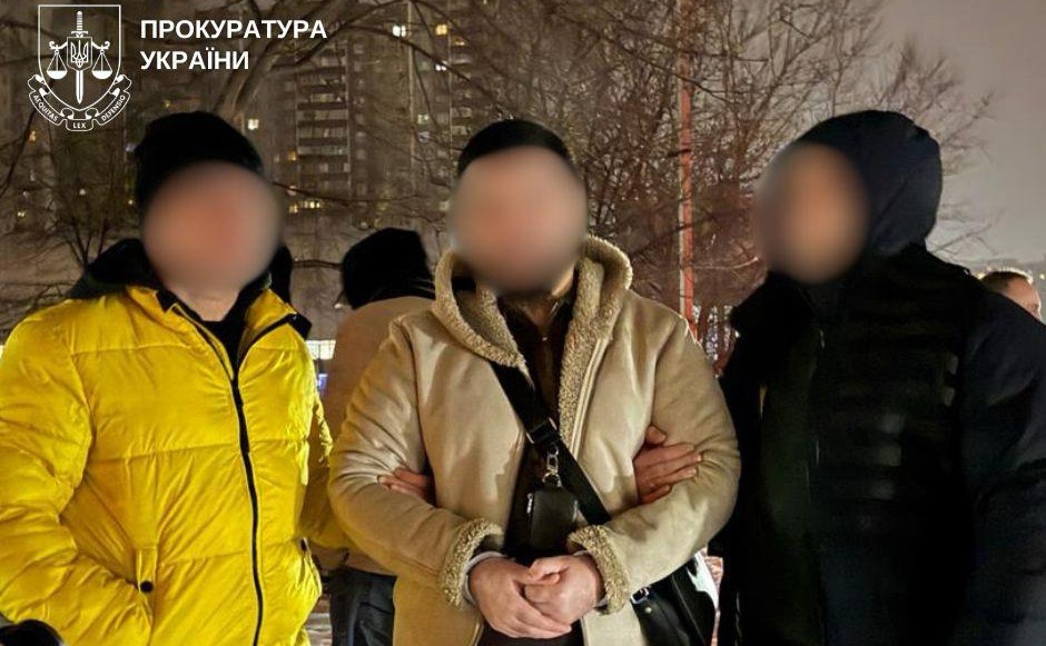 Крім цього, чоловік пропонував варіант піших переходів кордону поза пунктами пропуску. Фото: прокуратура