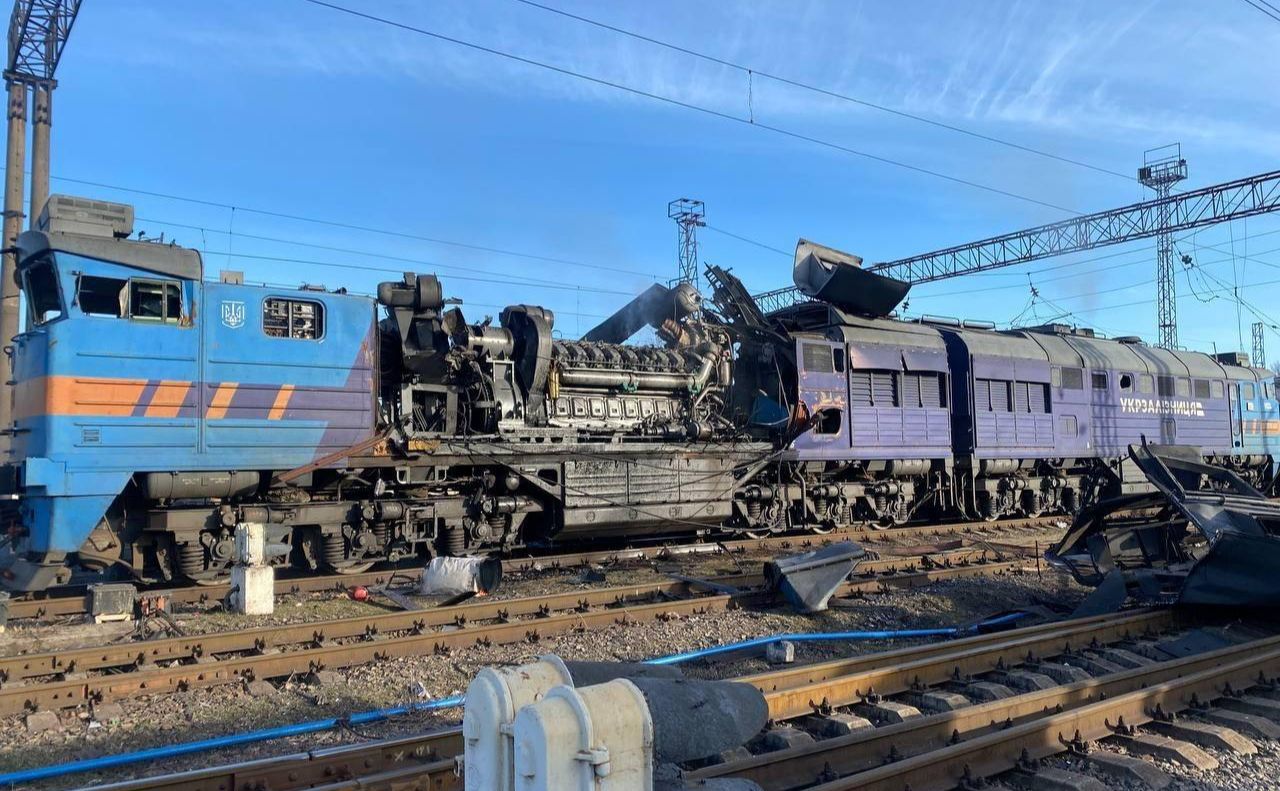 Ворог цієї ночі бив і по залізничній інфраструктурі. Фото: Мінрозвитку