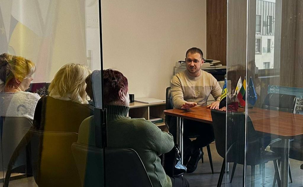 Київські фахівці у Рівному під час обговорення проблем саморегуляції. Фото: НСПС