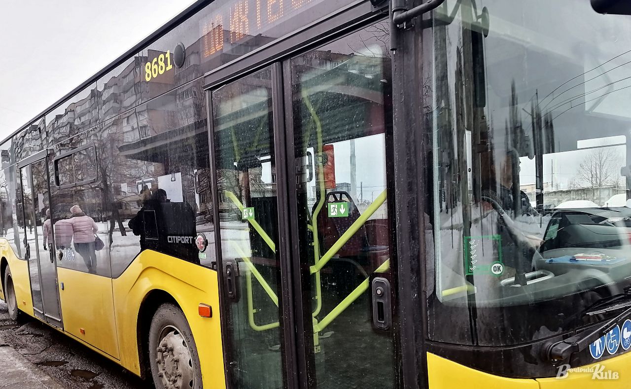 Автобус № 110 на маршруті у Києві. Фото ілюстративне: Наталія Слінкіна