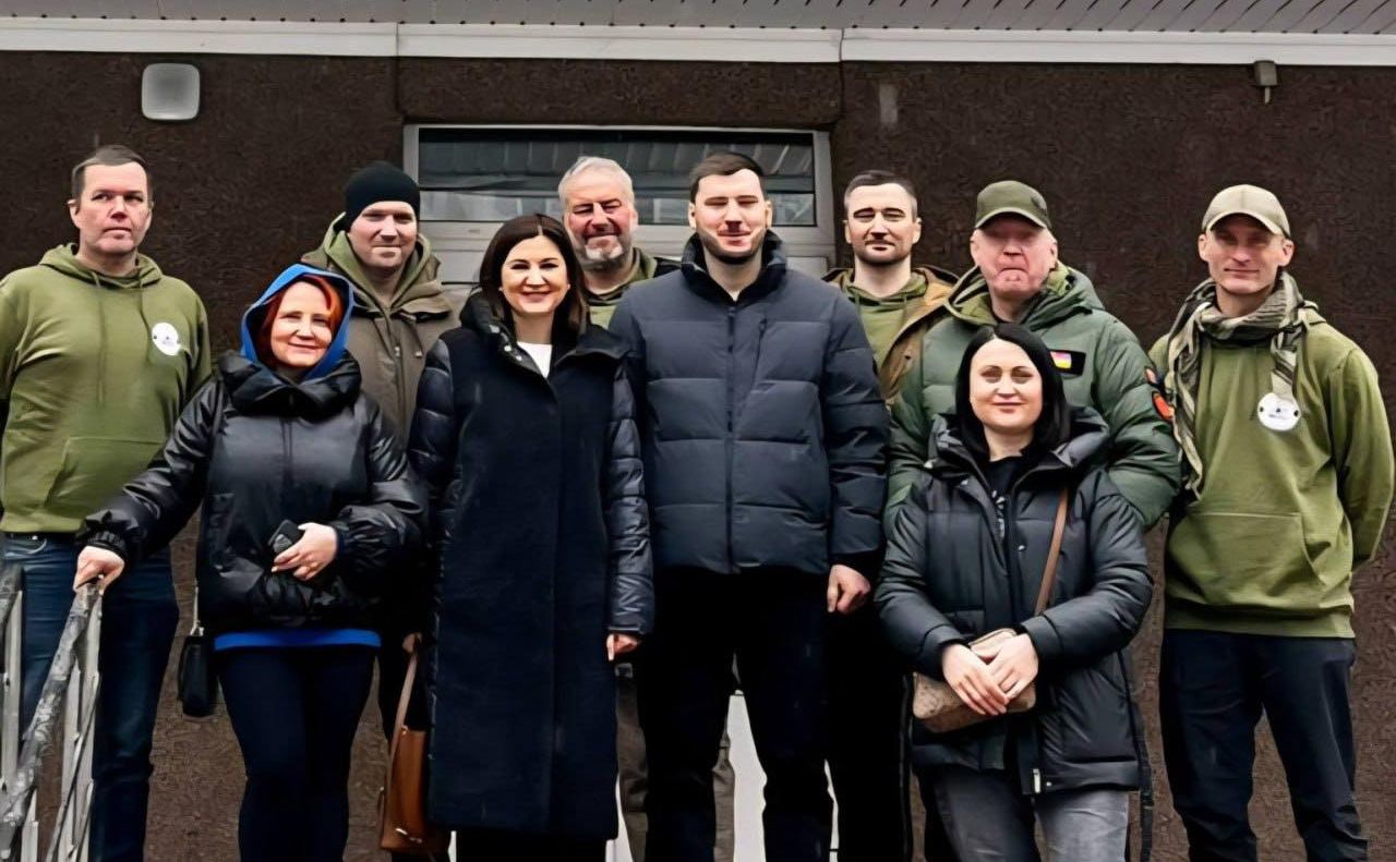 Олеся Зубрицька, депутатка КМР (фракція «УДАР») та норвезькі благодійники. Фото: КМР, фейсбук