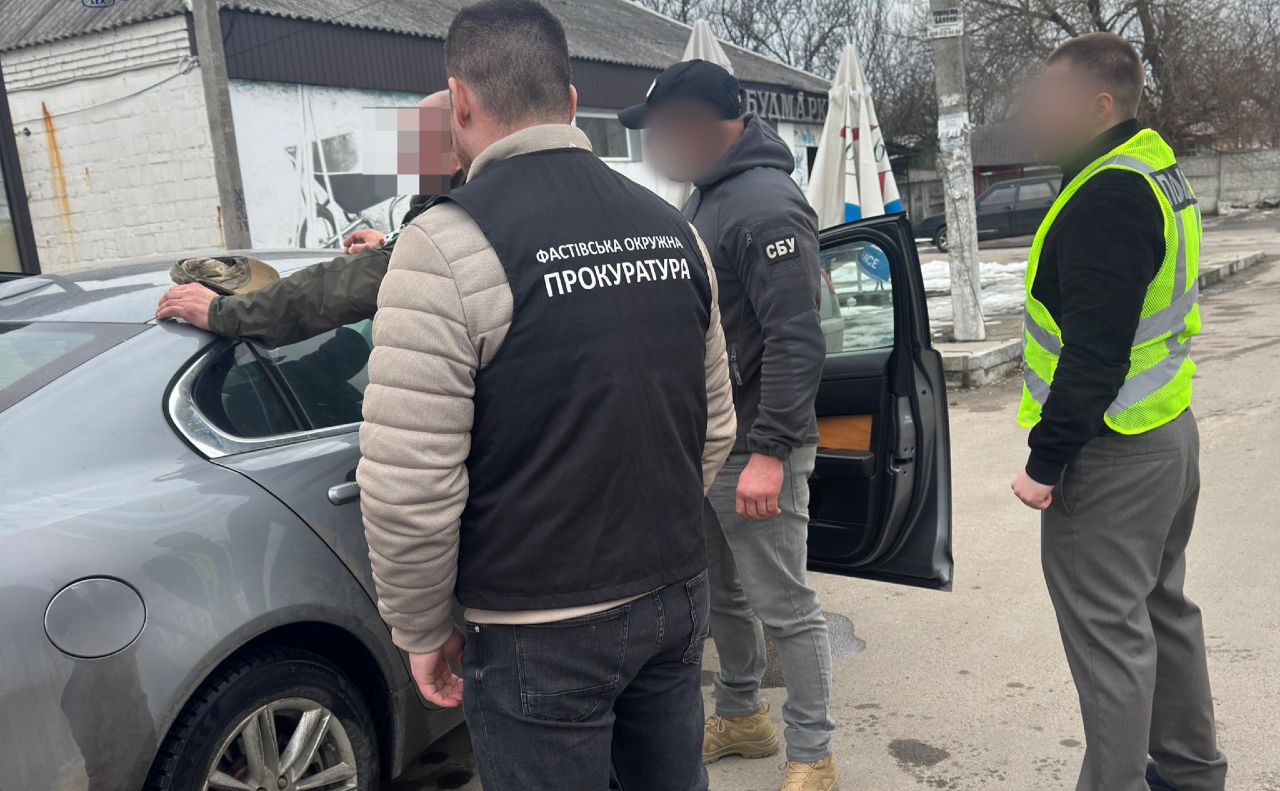 Під час чергового продажу партії БпЛА чоловіка затримали. Фото: прокуратура України