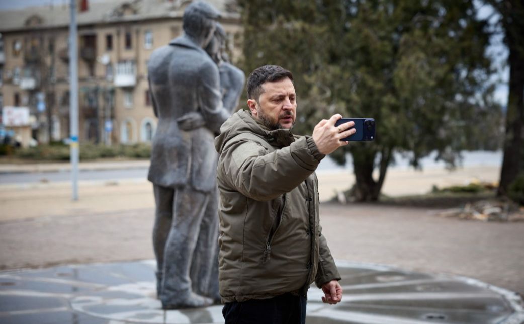 Глава держави записав відеозвернення з центру Дружківки. Фото: Офіс Президента