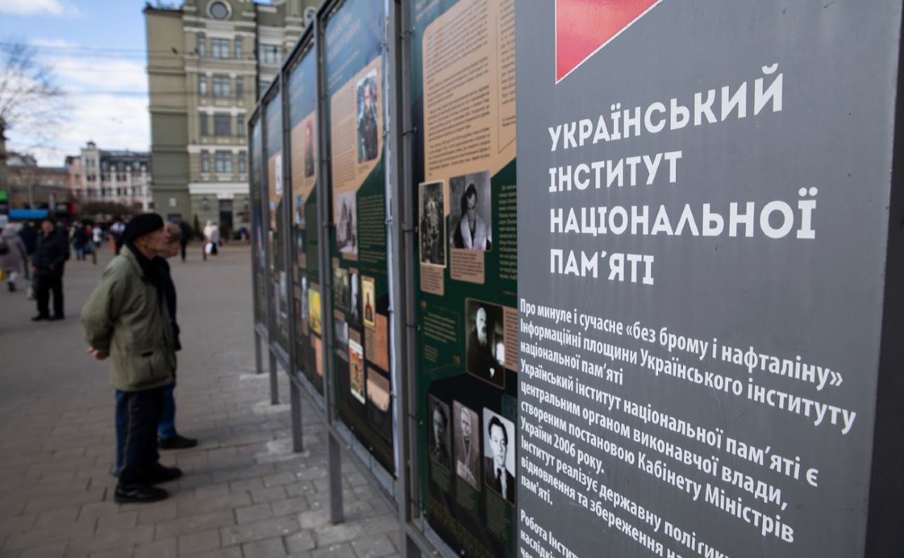 На кожному планшеті — задокументовані переслідування УГКЦ. Фото: Департамент інформації УГКЦ