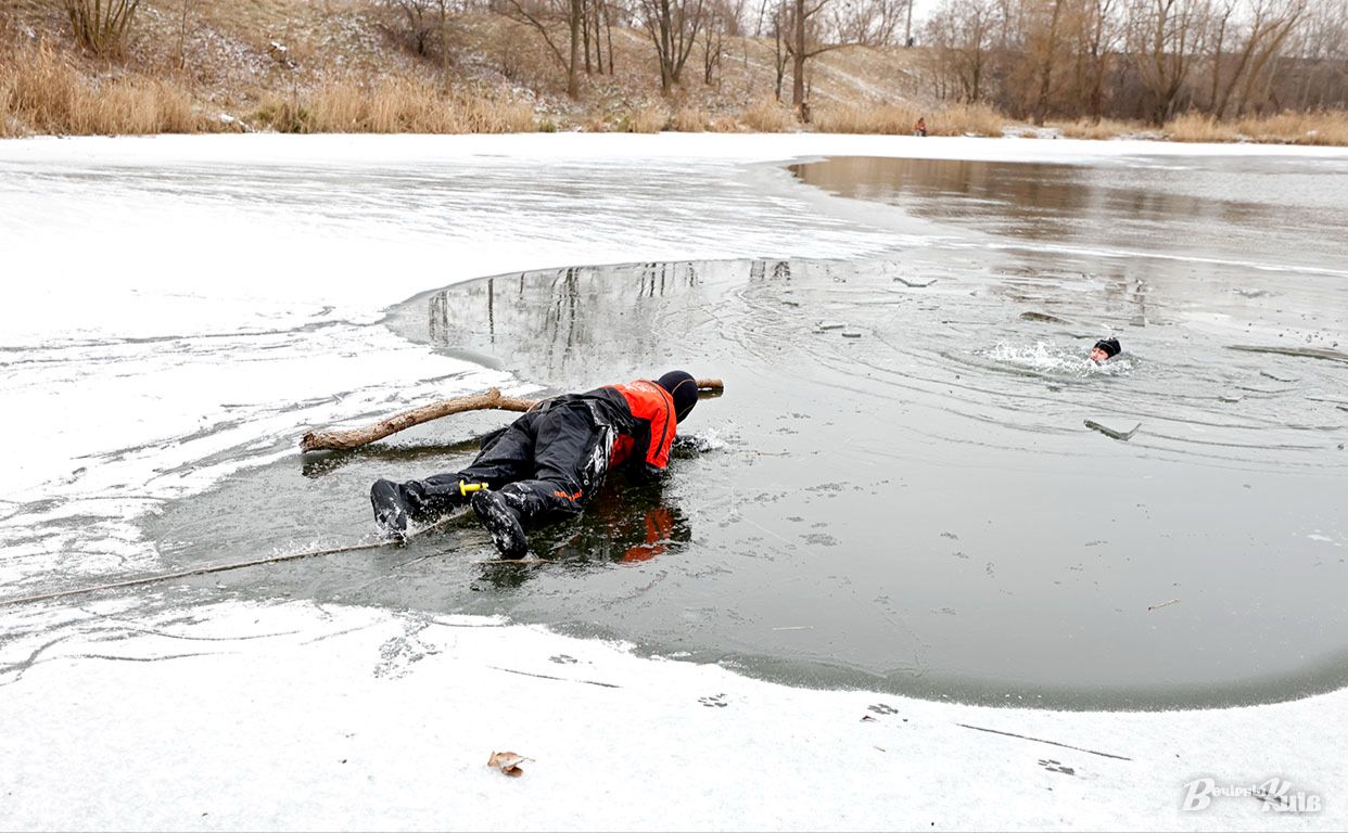 Рятувальники на водоймі. Ілюстративне фото: Борис Корпусенко