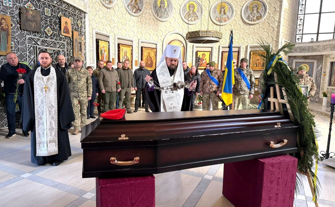 Воїна Микиту Доценка відспівували у Спасо-Преображенському соборі Києва. Фото: Олександр Драбинко, фейсбук