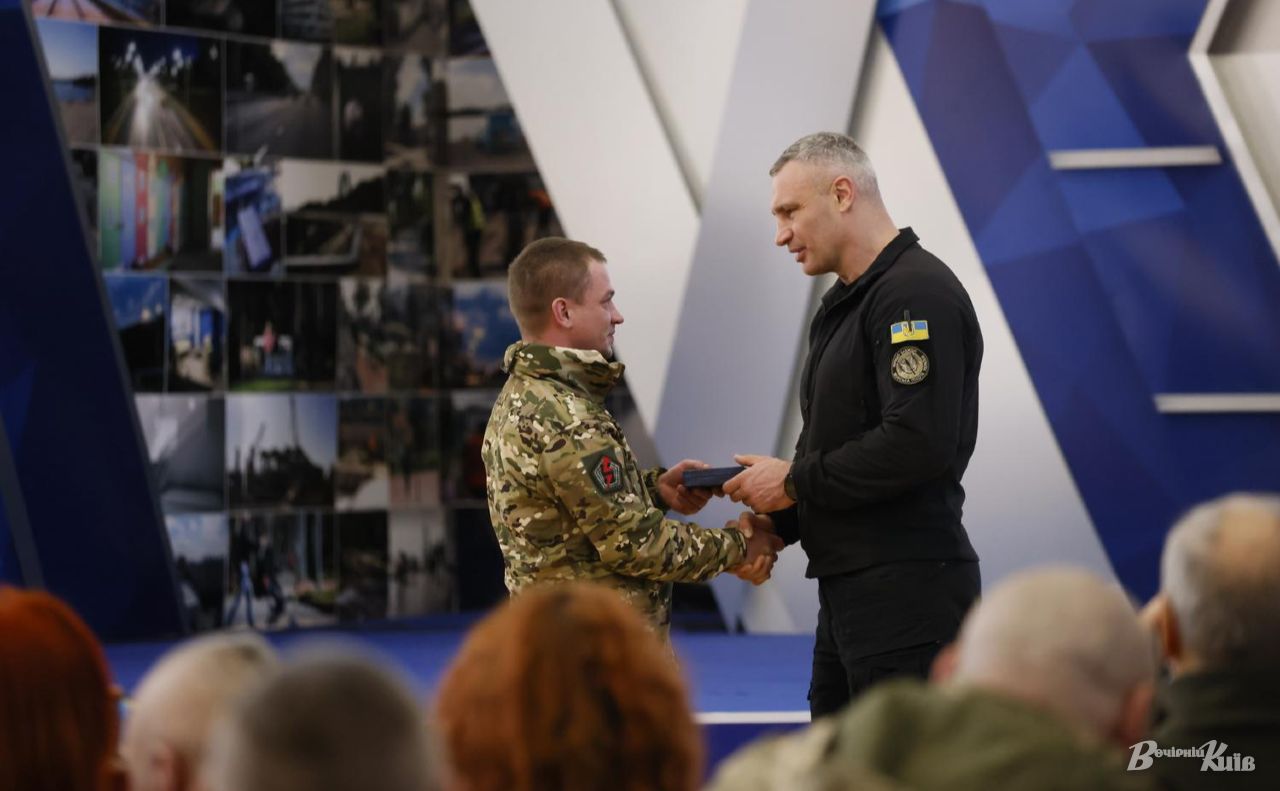 Церемонія нагородження відбулася у Колонній залі мерії. Фото: Борис Корпусенко