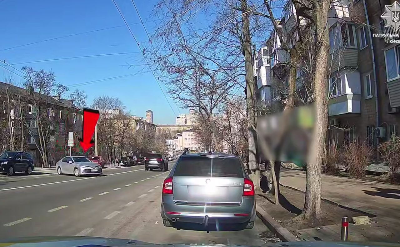 Патрульні нагадують водіям дотримуватися правил дорожнього руху