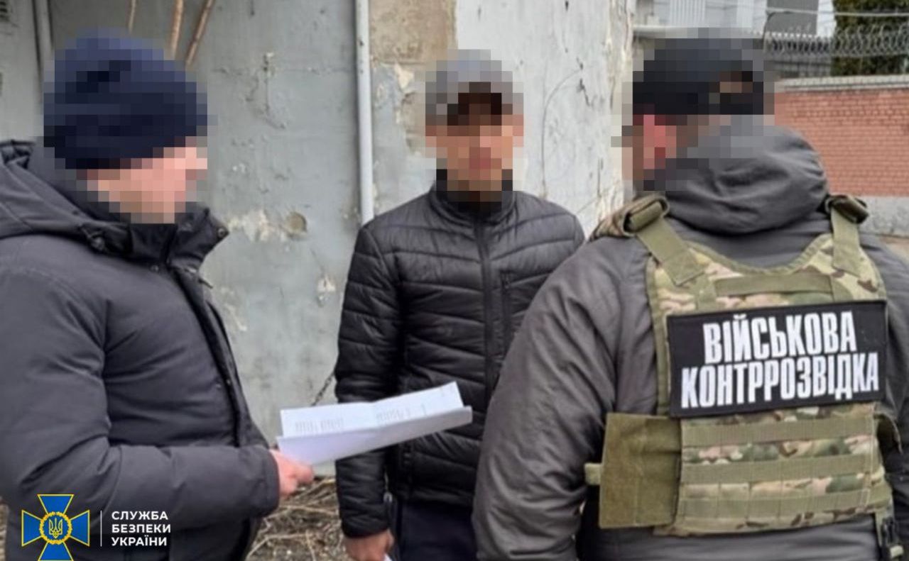 Поплічник ворога в руках спецслужби. Фото: СБУ