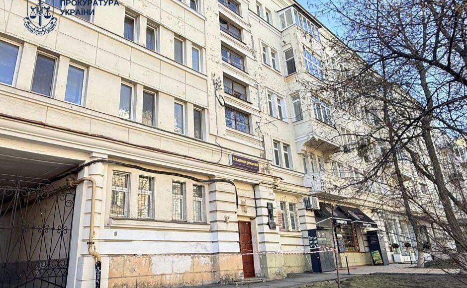Прокуратура вимагає повернути з приватної власності приміщення будинку, де жив письменник Олександр Ольжич