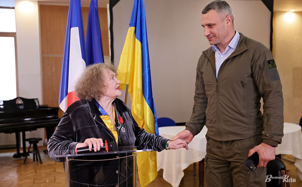 Київський міський голова з Ліною Костенко, поетесою, шістдесятницею. Фото: Борис Корпусенко