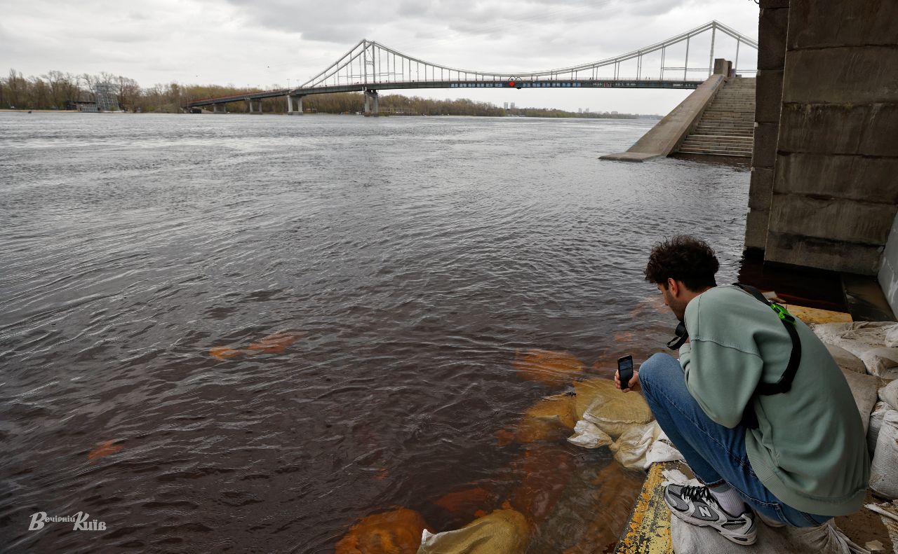Головна водна артерія міста — річка Дніпро. Фото: Борис Корпусенко