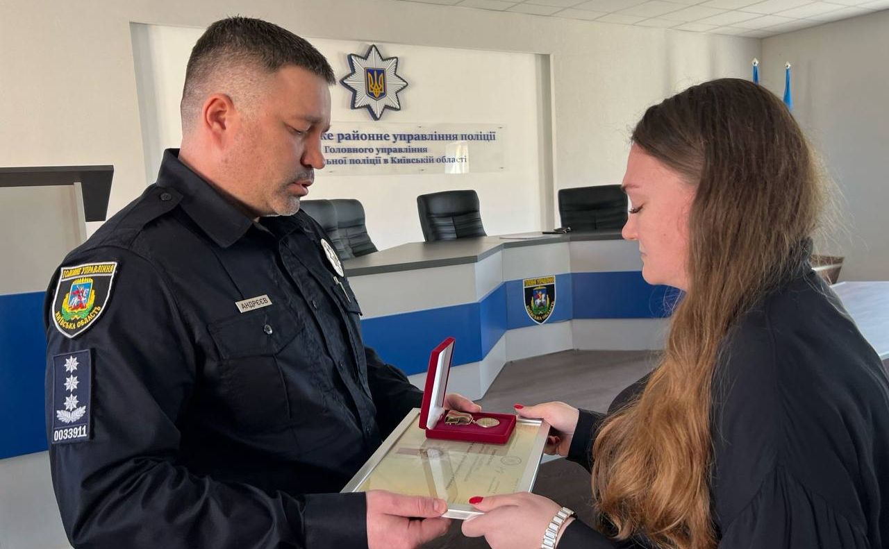 Відзнаки вручили родинам загиблих Героїв. Фото: поліція Київщини