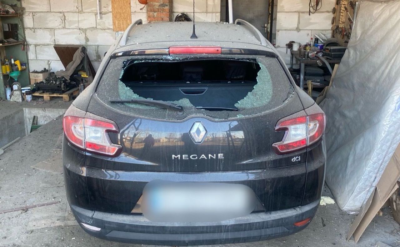 Під удар потрапили два легкових автомобілі та вантажівка. Фото: Нацполіція