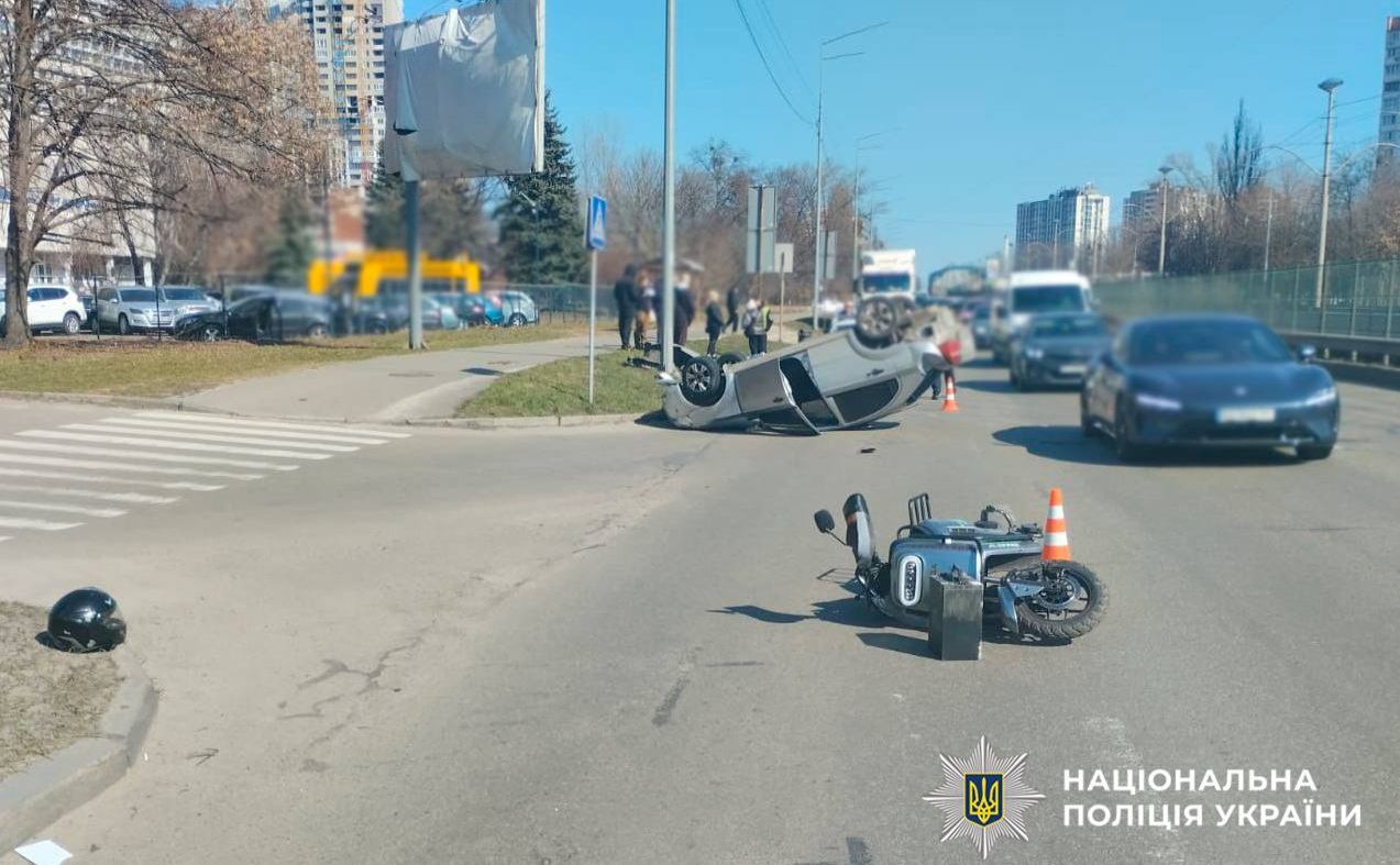 На місці інциденту на бульварі Курбаса. Фото: Поліція Києва