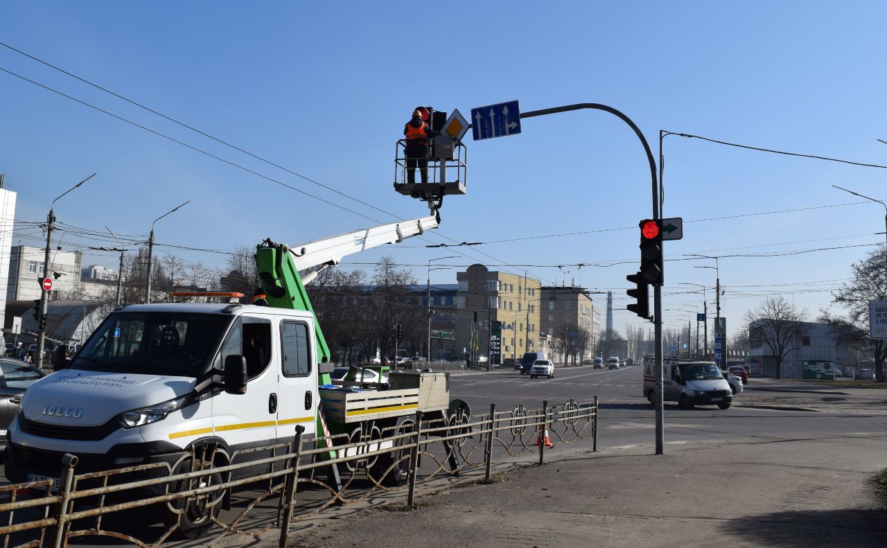 Профілактичне обслуговування світлофорів. Фото: ЦОДР