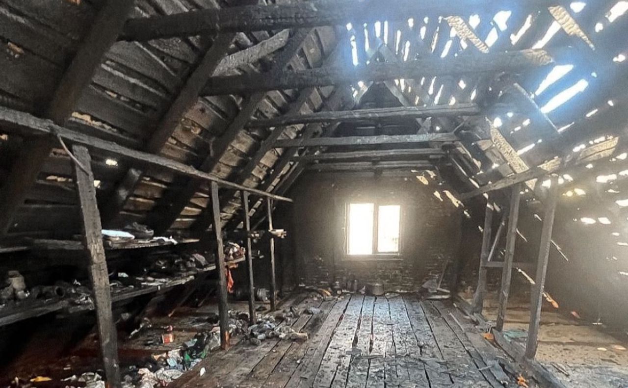Підозрюваний підпалив горище будинку. Фото: Нацполіція