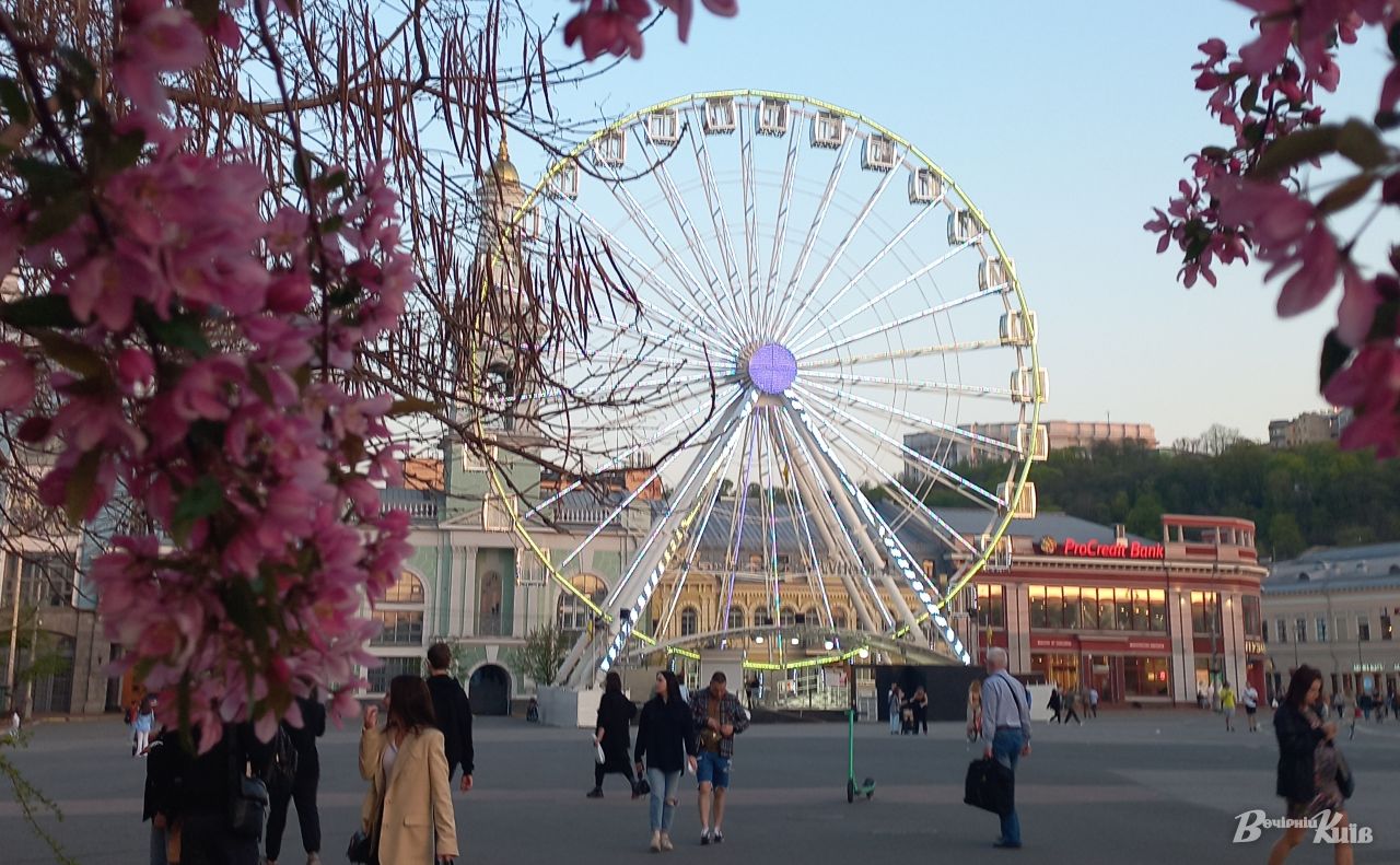 Колесо огляду на Подолі. Фото: Ольга Косова