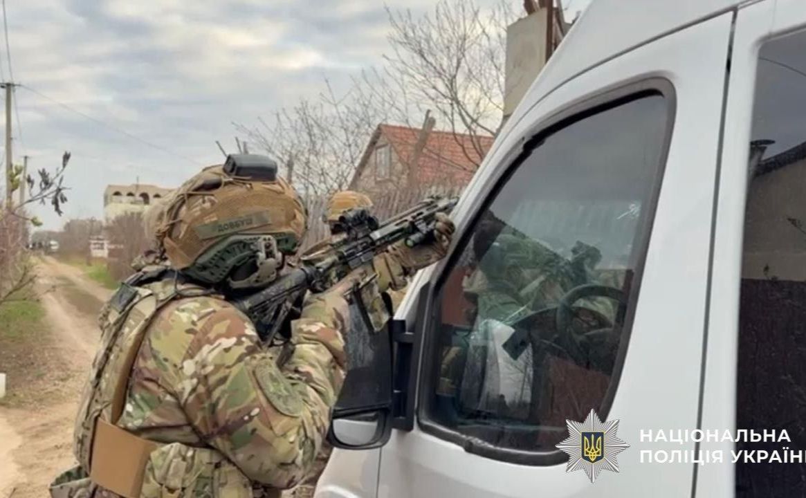 Поліція вистежила стрільця, який поранив правоохоронців. Фото: Нацполіція