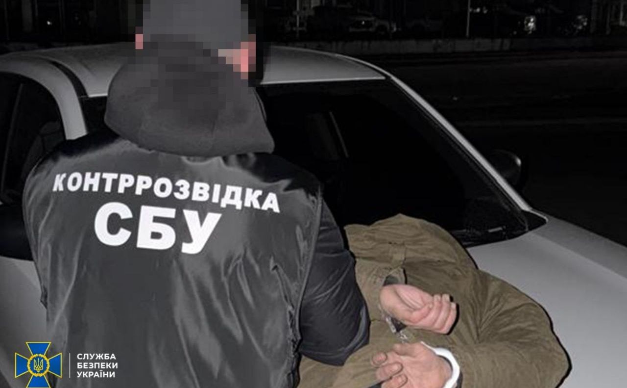 Момент затримання російського поплічника. Фото: СБУ