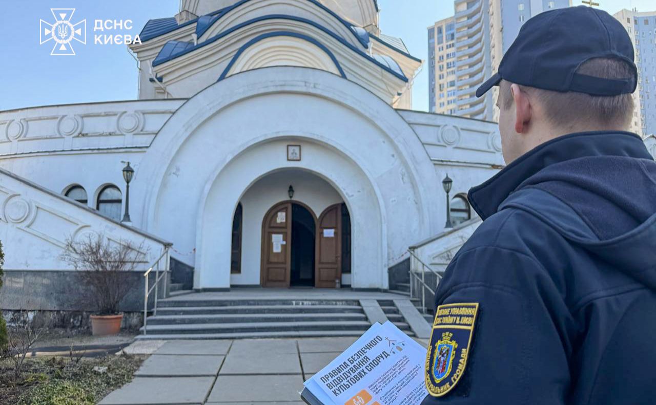 Рятувальники обходять столичні храми. Фото: ДСНС Києва