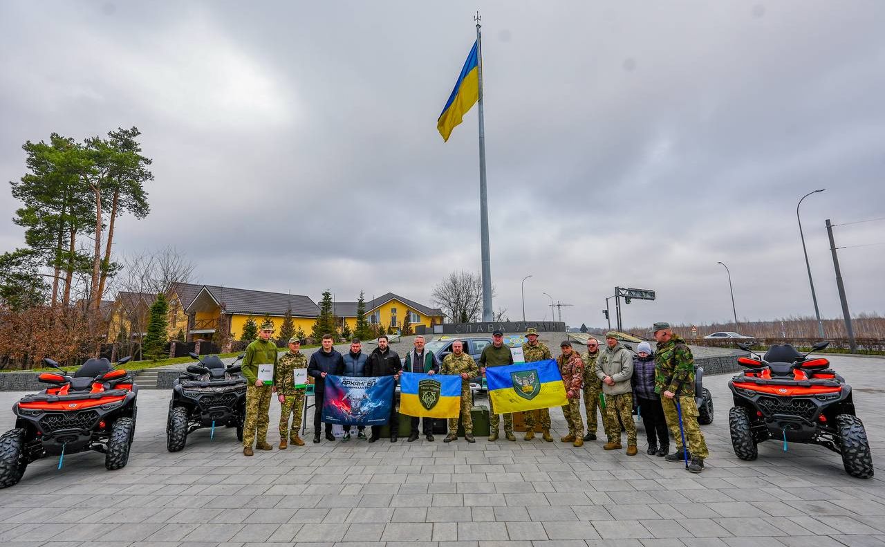 Техніка та машини для ЗСУ від вдячних мешканців Бучі. Фото: Анатолій Федорук, телеграм