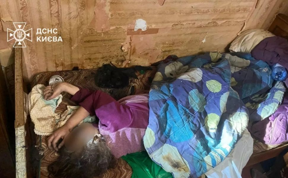 Жінка могла задихнутись токсичними речовинами під час пожежі. Фото: ДСНС