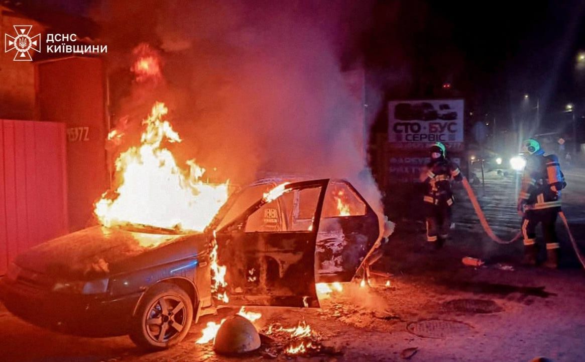 Автомобіль спалахнув у селі Софіївська Борщагівка